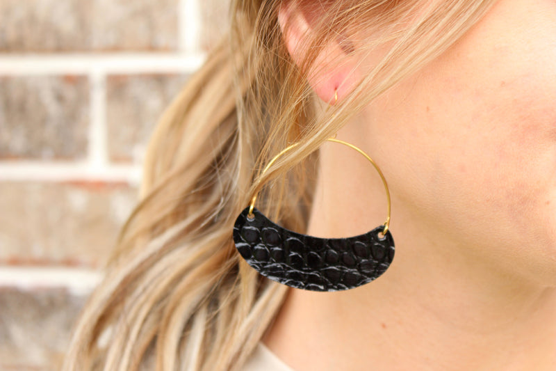 Pebbled Black Saylor Hoops