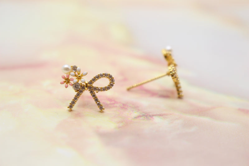 Bow on Top Studs (GOLD)